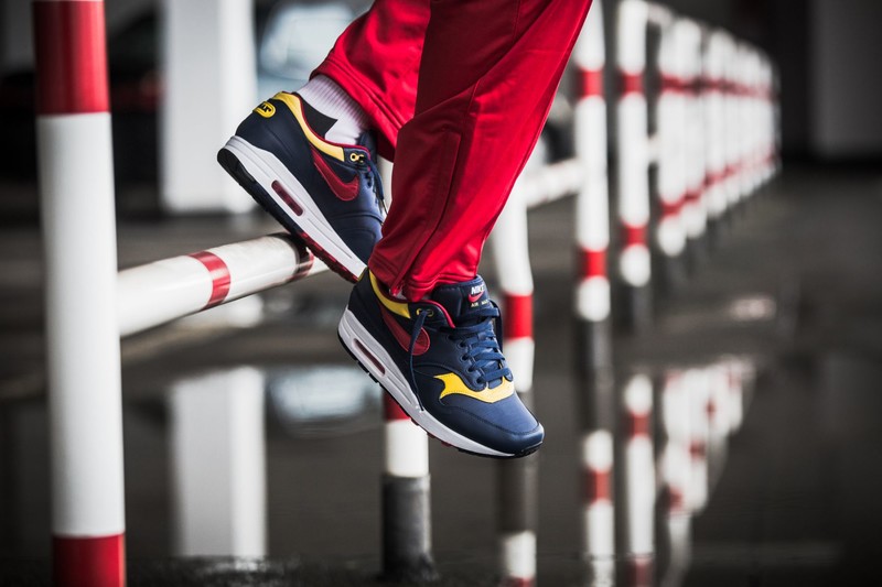 Nike air max 1 shop premium navy/gym red-vivid sulfur